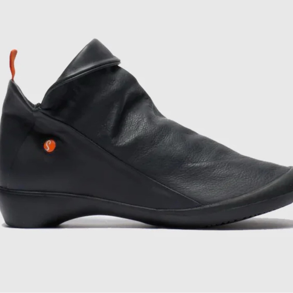 Like New | Farah Black Leather Ankle Bootie